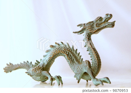 Bronze Dragon's Putt Bronze Dragon's Putt 9870953