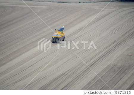 Heavy machinery to level 9871815