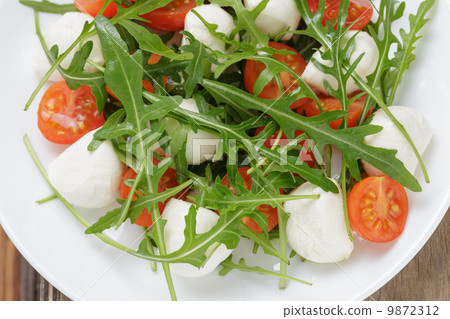 salad from arugula tomatos and baby mozzarella 9872312