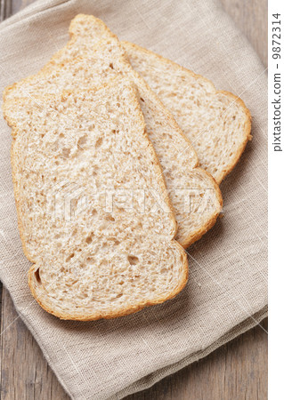 slices of healthy oat bread 9872314