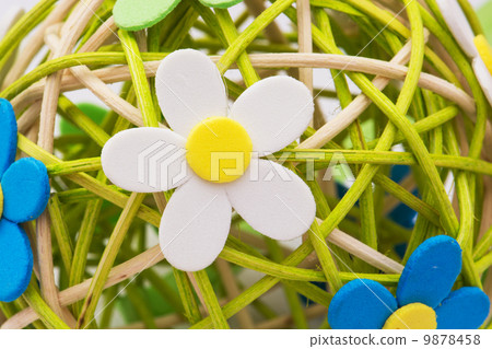 Decorative sphere made of bound wicker with florets Decorative sphere made of bound wicker with florets 9878458