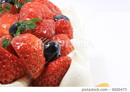 Strawberry cake 9880475