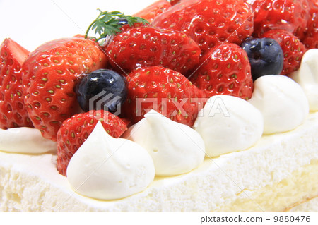 Strawberry cake 9880476
