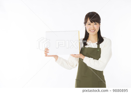 一個圍裙的女人 一個圍裙的女人 9880895