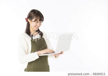 一個圍裙的女人 一個圍裙的女人 9880911