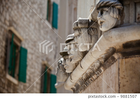Stone heads at Cathedral of St. James in Sibenik, Croatia Stone heads at Cathedral of St. James in Sibenik, Croatia 9881507