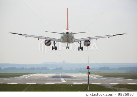 Runway 9886993
