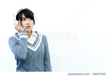 A woman listening to music 9887440