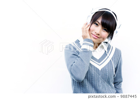 A woman listening to music 9887445