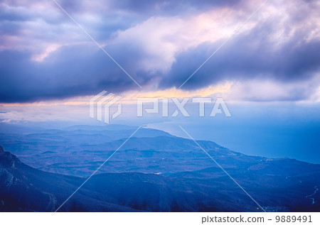 Sunrise on the sea Sunrise on the sea 9889491