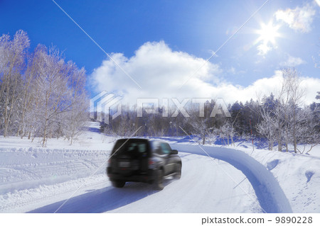 Driving the snow road Driving the snow road 9890228