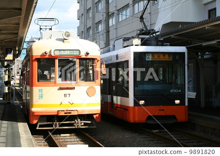 交換新舊電車 9891820