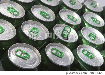 Aluminum cans in drops of water with keys close-up, focus on center.. 9892665