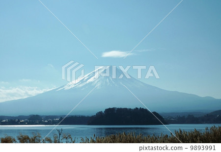 Scenery of Japan · Crown snow over a gentle shadow Fuji 2013.12.04 Morning · Lake Foreground Horizontal position Scenery of Japan · Crown snow over a gentle shadow Fuji 2013.12.04 Morning · Lake Foreground Horizontal position 9893991