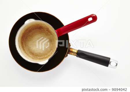 煎鍋和牛奶麵包 9894042