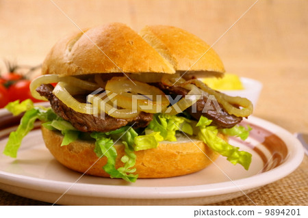 Ochsen Semmel - Grilled beef with onion rings in bun 9894201