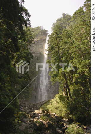 那智瀑布，日本三大南紀觀光景點之一，熊野古道旅遊勝地，能量點 9894709