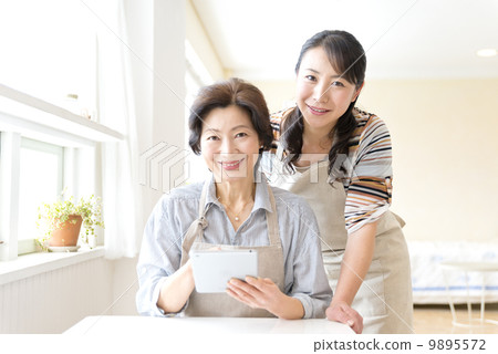 Parent-child lifestyle 9895572