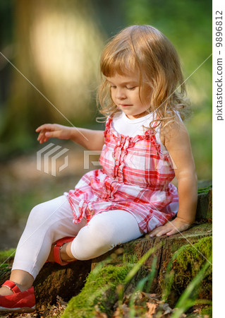 Little girl in the forest Little girl in the forest 9896812