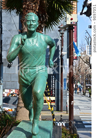 公平競賽的雕像（高橋坤）（大阪市中央區北大橋Dotomoribashi） 9897051