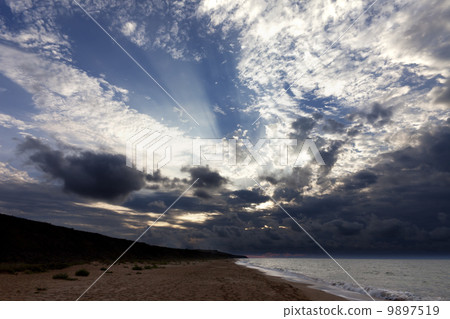 Sea beach in evening and sunlight clouds Sea beach in evening and sunlight clouds 9897519