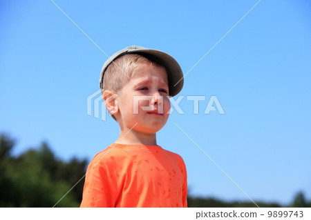little boy crying outdoor little boy crying outdoor 9899743