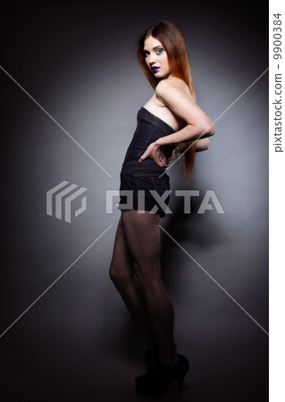 Woman straight long hair make-up posing 9900384