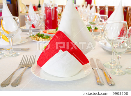 restaurant place setting 9903308