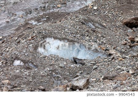 Crevasse in glacier 9904543
