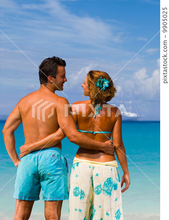 Couple on the tropical beach Couple on the tropical beach 9905025