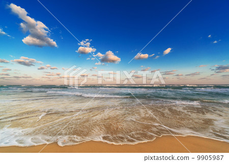 beach at sunrise 9905987