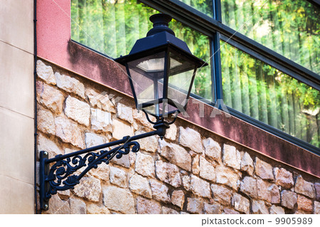 a street lamp 9905989