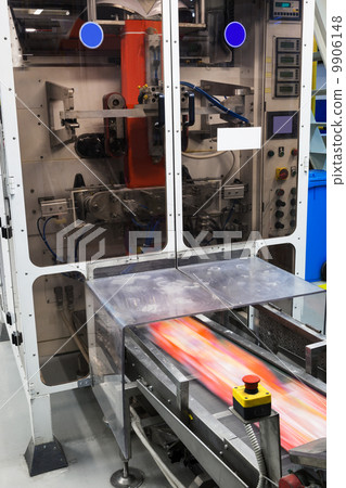 a moving conveyor 9906148