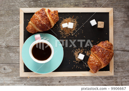 Coffee cup and croissants 9906667