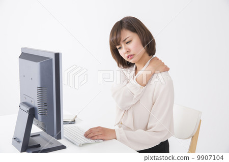 Stiff shoulder business woman Stiff shoulder business woman 9907104