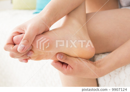 Women who self-massage 9907124