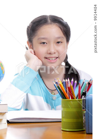 Student girl doing homework 9914484