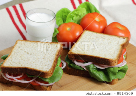 Breakfast with milk 9914569