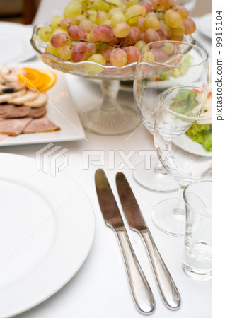 dinner is served 9915104