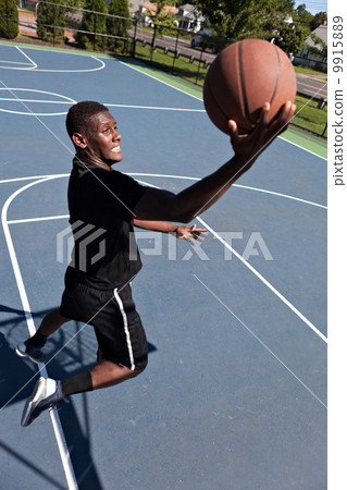 Basketball Layup 9915889
