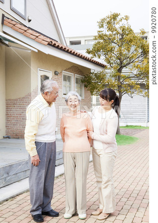 Elder couple and women Elder couple and women 9920780