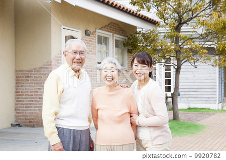 老年夫婦和婦女 老年夫婦和婦女 9920782