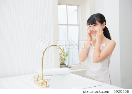 洗臉的女人 9920906