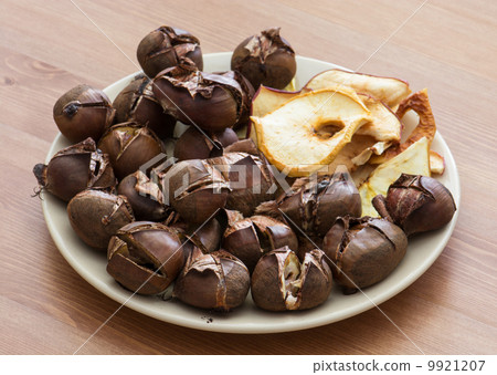Tasty roasted chestnuts and dried sliced apples 9921207