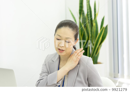 Working business woman 9921279