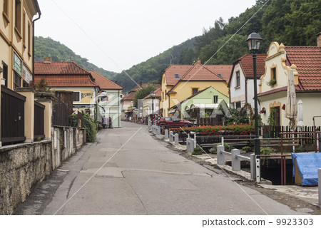 Karlstejn street 9923303