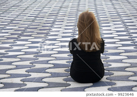 Girl sitting Girl sitting 9923646