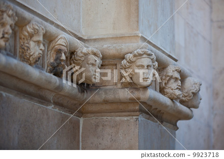 Stone heads at Cathedral of St. James in Sibenik, Croatia Stone heads at Cathedral of St. James in Sibenik, Croatia 9923718