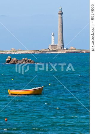 Phare de l'Ile Vierge - Lighthouse in Brittany Phare de l'Ile Vierge - Lighthouse in Brittany 9924006