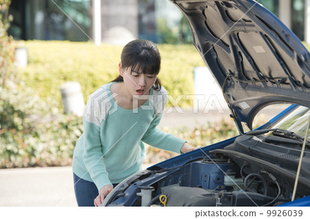 A woman in need of opening the hood A woman in need of opening the hood 9926039